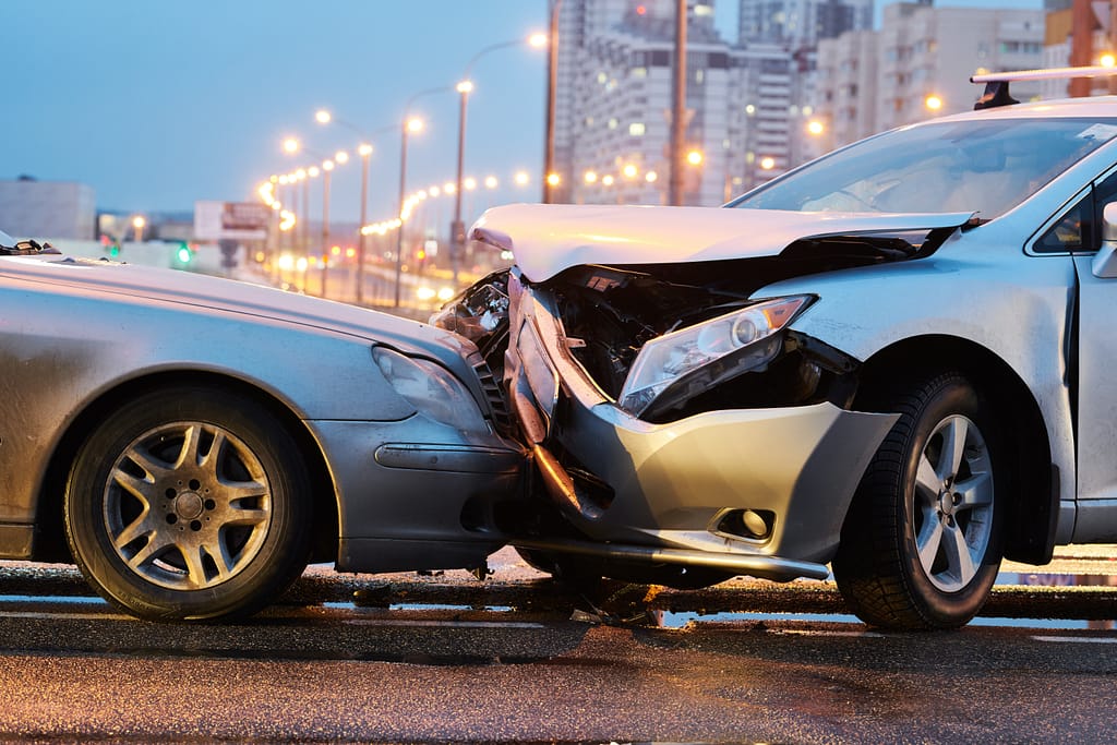 Choque frontal entre dos automóviles - abogados de accidentes de auto en League City Texas