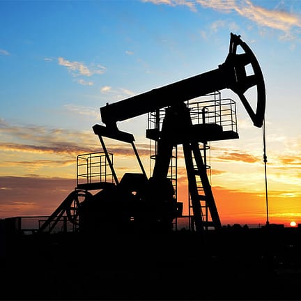 Oil derrick with the sunsetting in the background - Texas oilfield accident lawyers