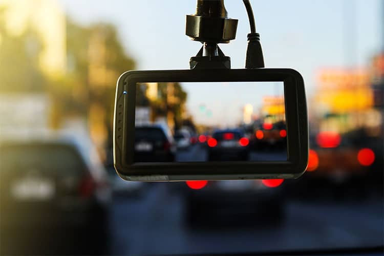 Quieres instalar una cámara en tu coche? Esto es lo que dice la ley sobre  ellas - Advanced Fleet