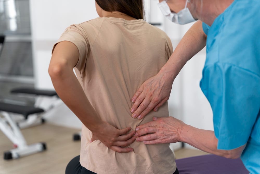 Cómo alivian los quiroprácticos el dolor de espalda